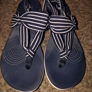 Navy and White Striped  Thong Sandals Clarks Cloustepper Size 8